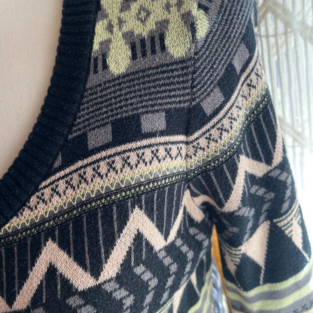 Unique Volcom Sweater Size Medium - image 3